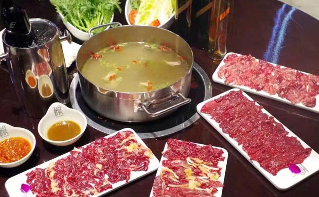 做牛肉英亚体育手机登录地址店生意怎么样，亏本几率大不大